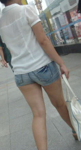 商业街翘臀紧牛