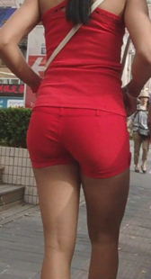 彩金龙翘臀红紧热裤小少妇