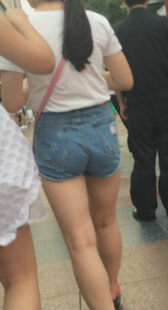 性感大PP牛仔热裤小妹