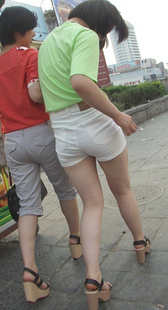 性感雪白美腿大宽臀