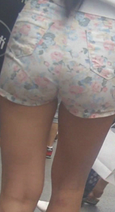 超紧花热裤圆臀少妇