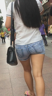 紧身牛仔热裤开发少