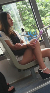 公交车性感大长腿没穿？？？