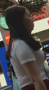 胸太大都站不直呀