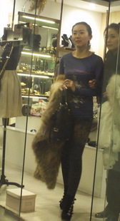 少妇身材好，屁股大