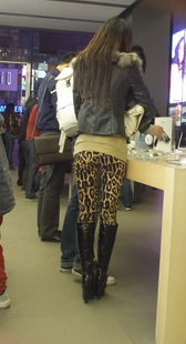 跟拍性感豹纹少妇