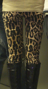 豹纹大丰臀小少妇