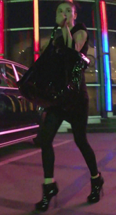 细高跟黑裤小妹