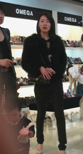 细高跟长腿布裤少妇