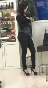 高跟包臀紧身黑裤少妇