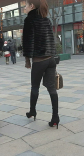 长筒高跟紧身裤少妇