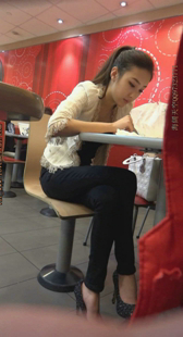 靓丽黑裤包臀少妇