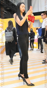黑色紧裤的长腿高跟MM