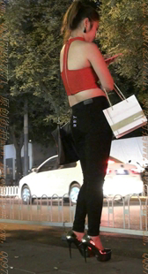 黑色紧牛超高跟的丰满骚货