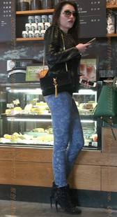 紧身裤的长腿美臀老外