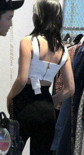 超高跟紧身包臀的长腿MM试衣服