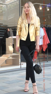 黑色紧牛的凉高跟外国小姐姐