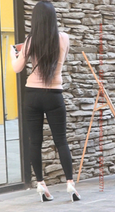 黑色紧牛的美腿小姐姐很有料哦