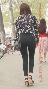 黑色紧牛的美臀小姐姐