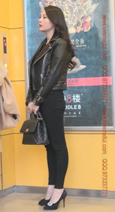 黑色高跟黑色紧牛的美腿小姐姐