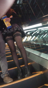 穿这么性感的黑丝点袜受不了