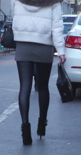 街拍性感黑丝小妹