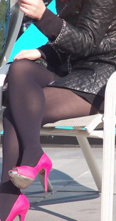 高跟丝袜短裙夹得好紧啊