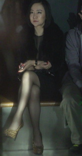 偷拍少妇性感大腿夹好紧