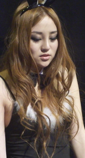 赌场内兔子装扮的美女