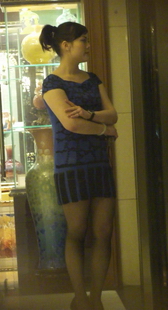 蓝衣黑丝跟高少妇