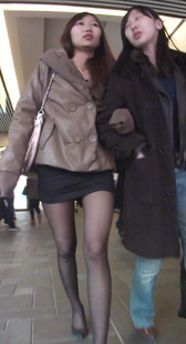 近距离街拍黑丝美腿