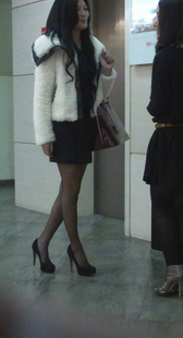 白衣黑丝跟高小贵妇