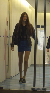 极美的国外美女，美腿很好看