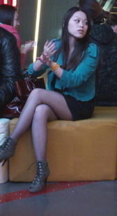 街拍黑丝高跟MM