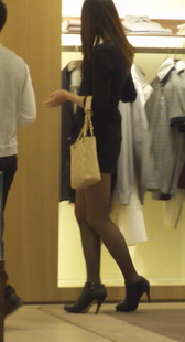 街拍黑丝黑木耳和高帅富