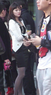 街拍气质灰丝美女