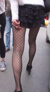 街拍花纹黑丝气质美女