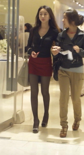 街拍一对好基友，一对大美女