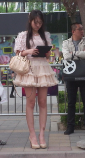 街拍甜美系高跟时尚mm