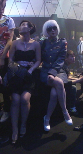 街拍国产LADY GAGA，貌似还是个GAY