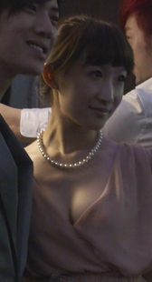 粉衣胸器大美女