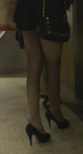 夜幕下的豹纹丝袜美腿美女