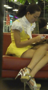 街拍穿着类似岛国片中的导游女郎