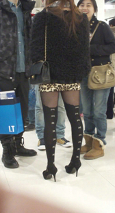 高跟长靴小少妇