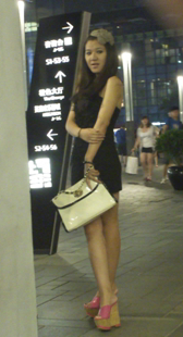 吊带高跟长腿妹