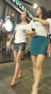 两大美腿小少妇