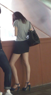清纯漂亮的超短裙妹