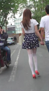 跟拍波点短裙美女被发现