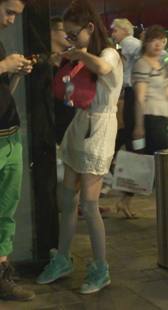 拍摄可爱系时尚短裙美眉