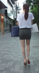 细高跟灰裙包臀